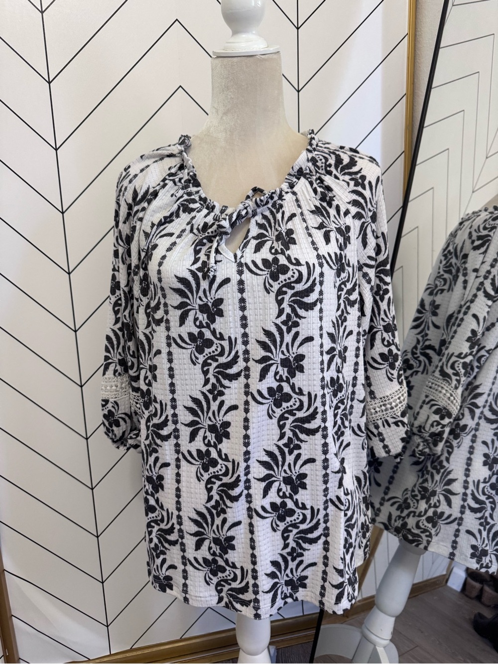 Fred David Black & White Floral Peasant Top